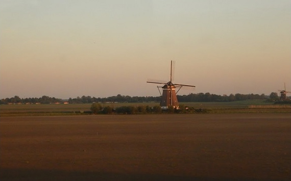 Нидерланды – центр высокоинтенсивного сельского хозяйства и ключевой транспортный хаб, снабжающий страны Европы поступающими по морю товарами